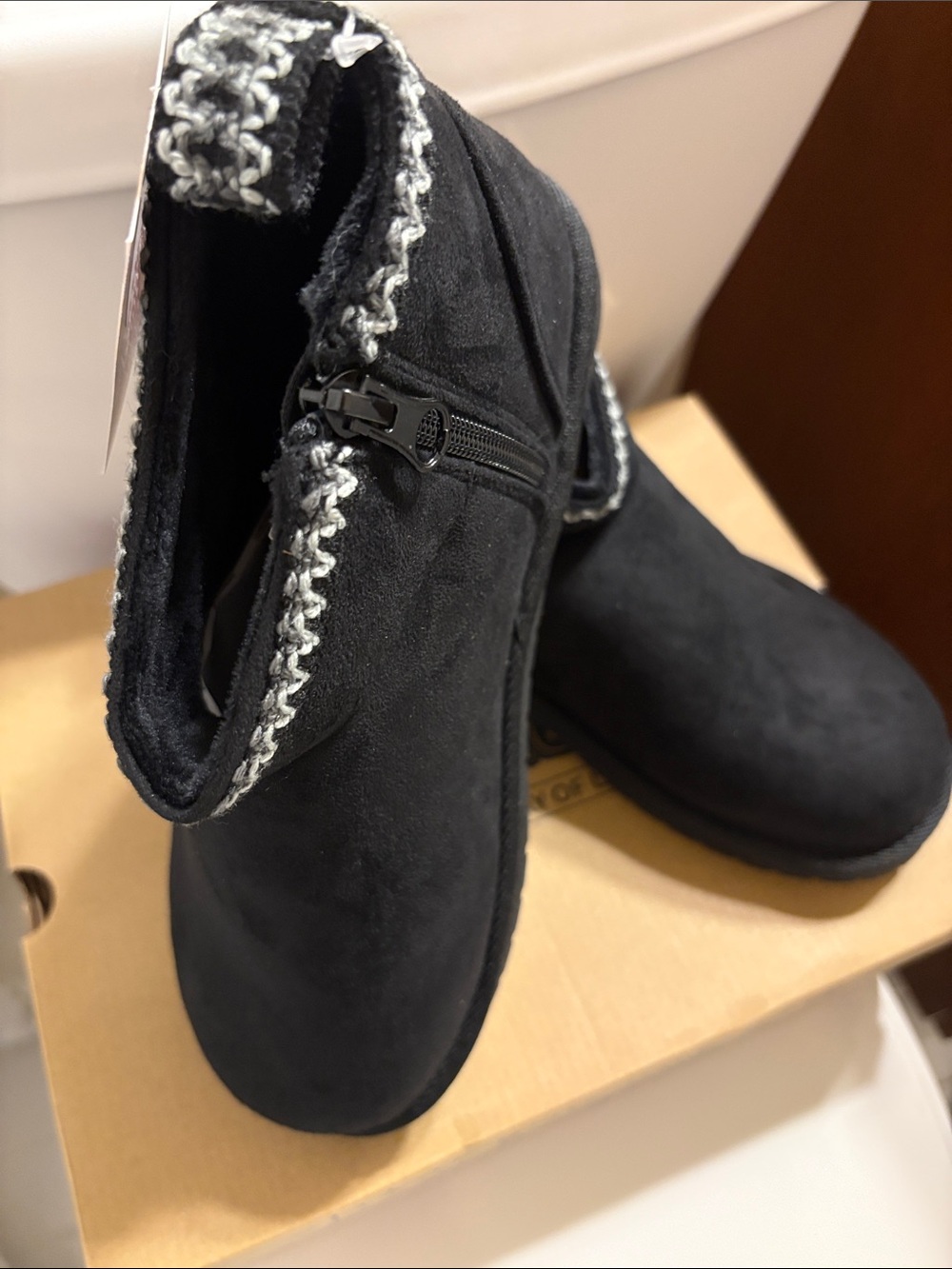 Muk Luks Black Faux Suede Fold-Over Winter Boots with Grey Trim Size 8 M